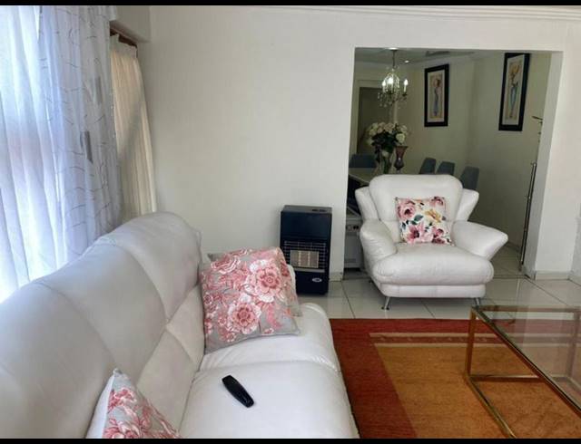 3 BEDROOM HOUSE FOR SALE IN DIEPKLOOF EXT